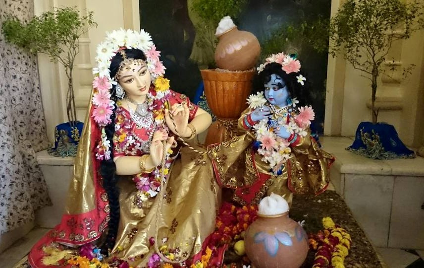 damodara-Yasotha-Iskcon